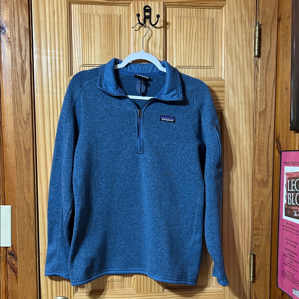 Patagonia Women’s Zip-Up Sweater in Blue.  1/4 zip- Size large